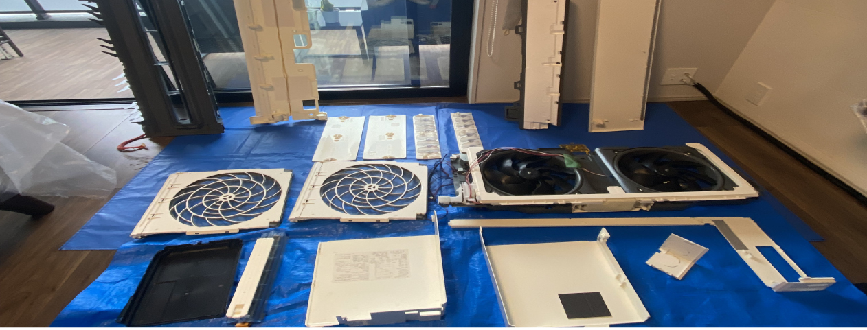 エアコン完全分解クリーニング作業中